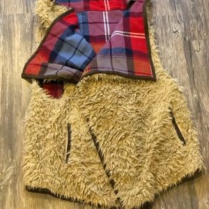 Sherpa and plaid vest ❤️❤️💥
